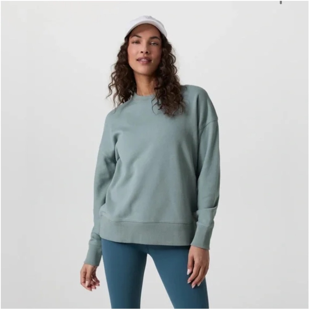 Vuori Women's Crew Neck Sweater in Mist Sage Green Size S